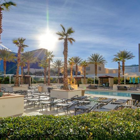The Fantasy Suite Mgm Signature Pool View Las Vegas Exterior photo