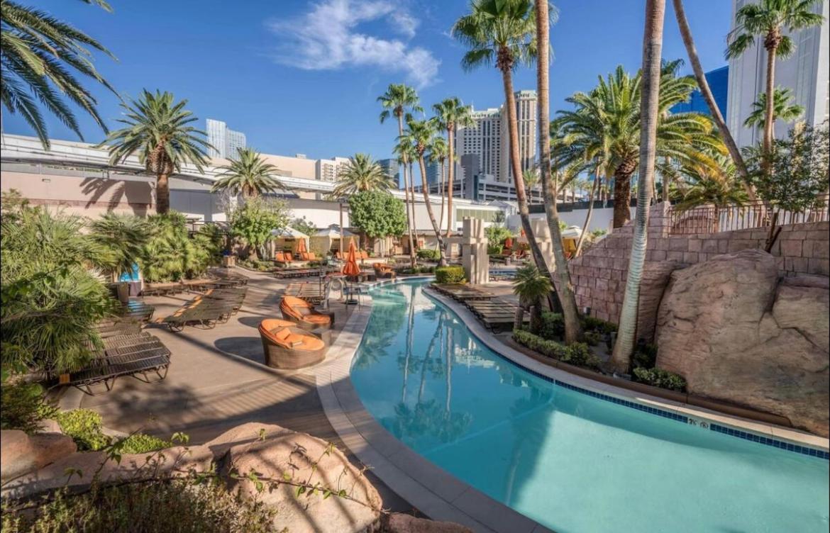 The Fantasy Suite Mgm Signature Pool View Las Vegas Exterior photo