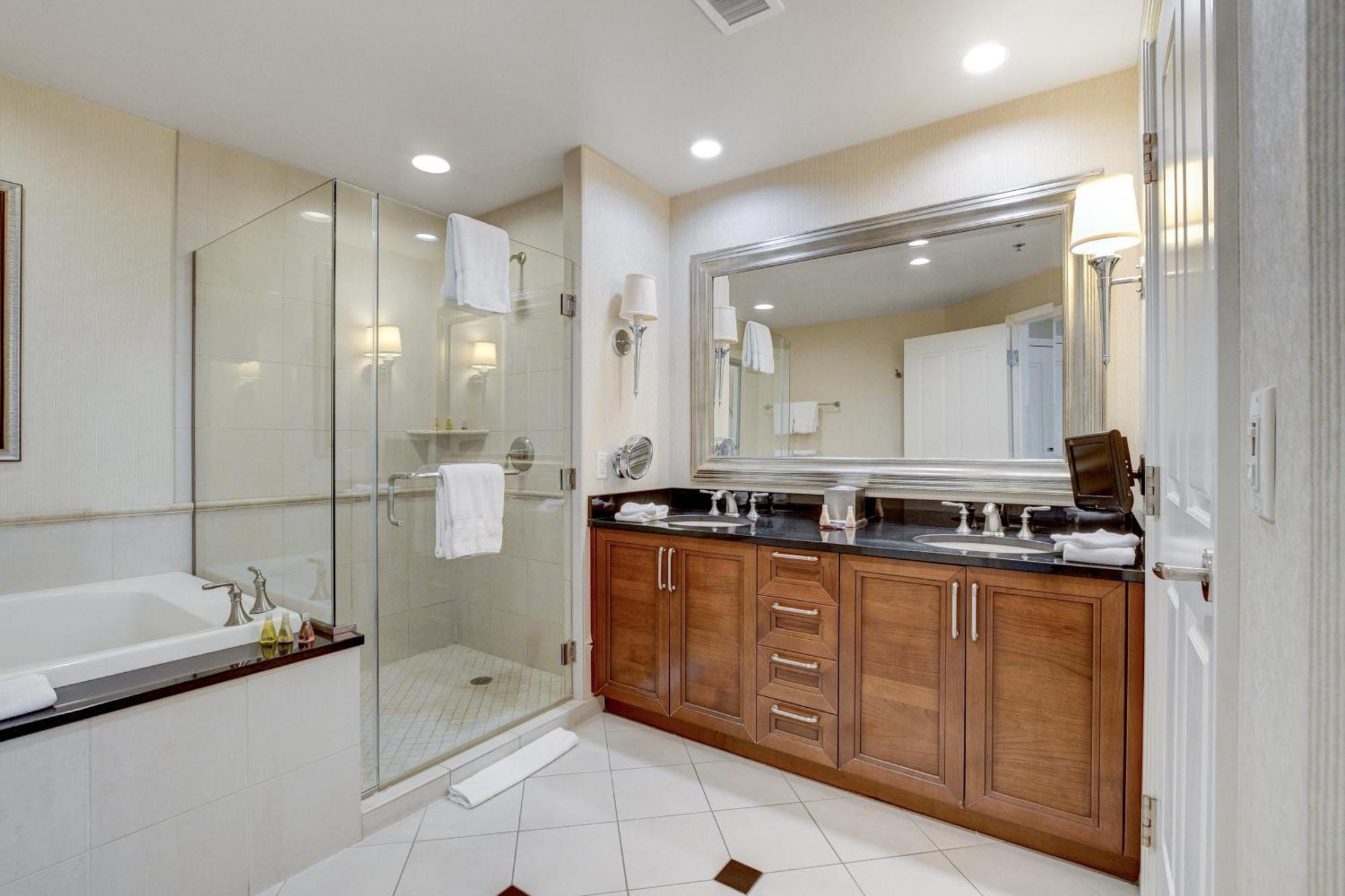The Fantasy Suite Mgm Signature Pool View Las Vegas Exterior photo