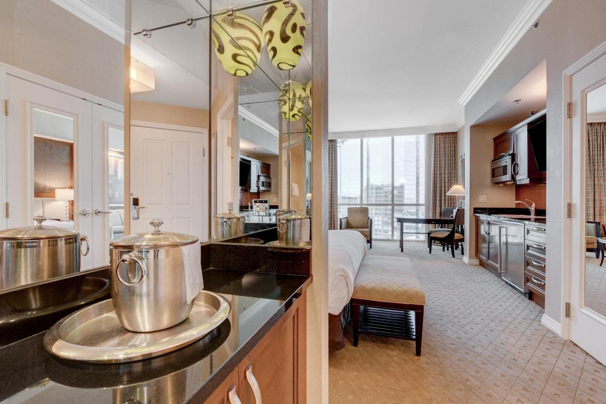 The Fantasy Suite Mgm Signature Pool View Las Vegas Exterior photo