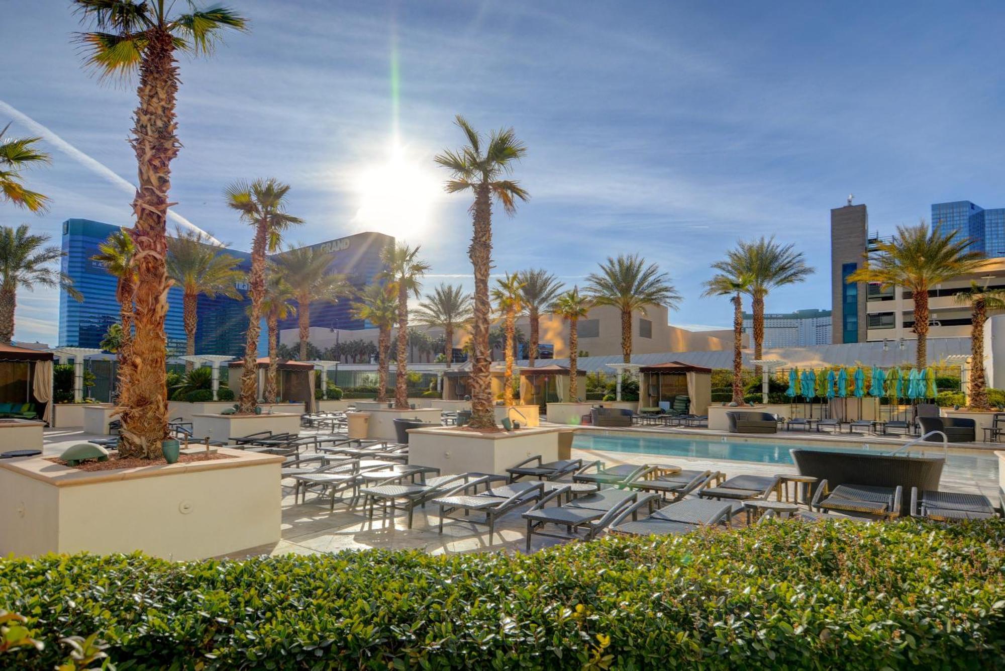The Fantasy Suite Mgm Signature Pool View Las Vegas Exterior photo
