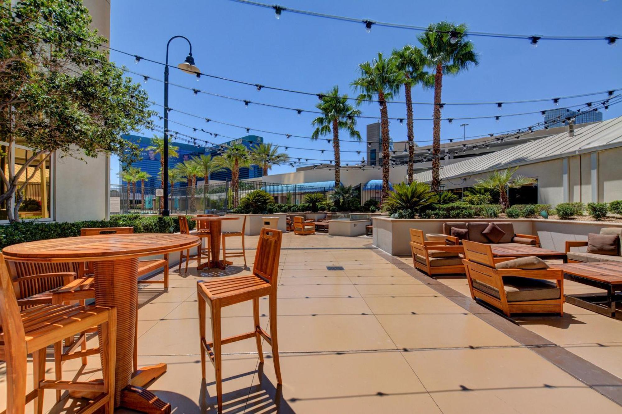 The Fantasy Suite Mgm Signature Pool View Las Vegas Exterior photo